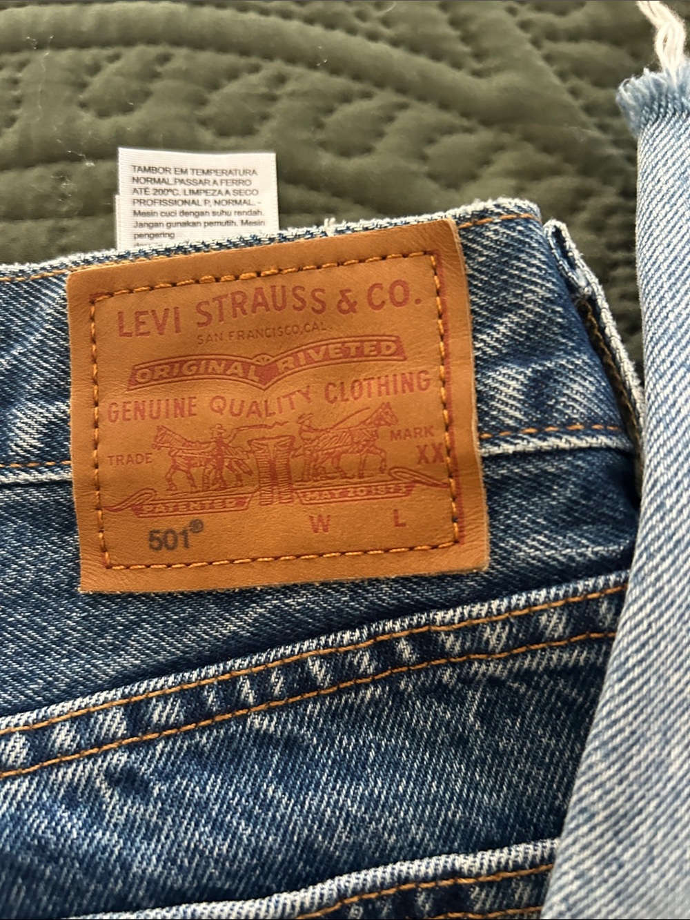 Levi's Two-Tone Blue Wide-Leg Jeans with Frayed Hem - Picture 4 of 8